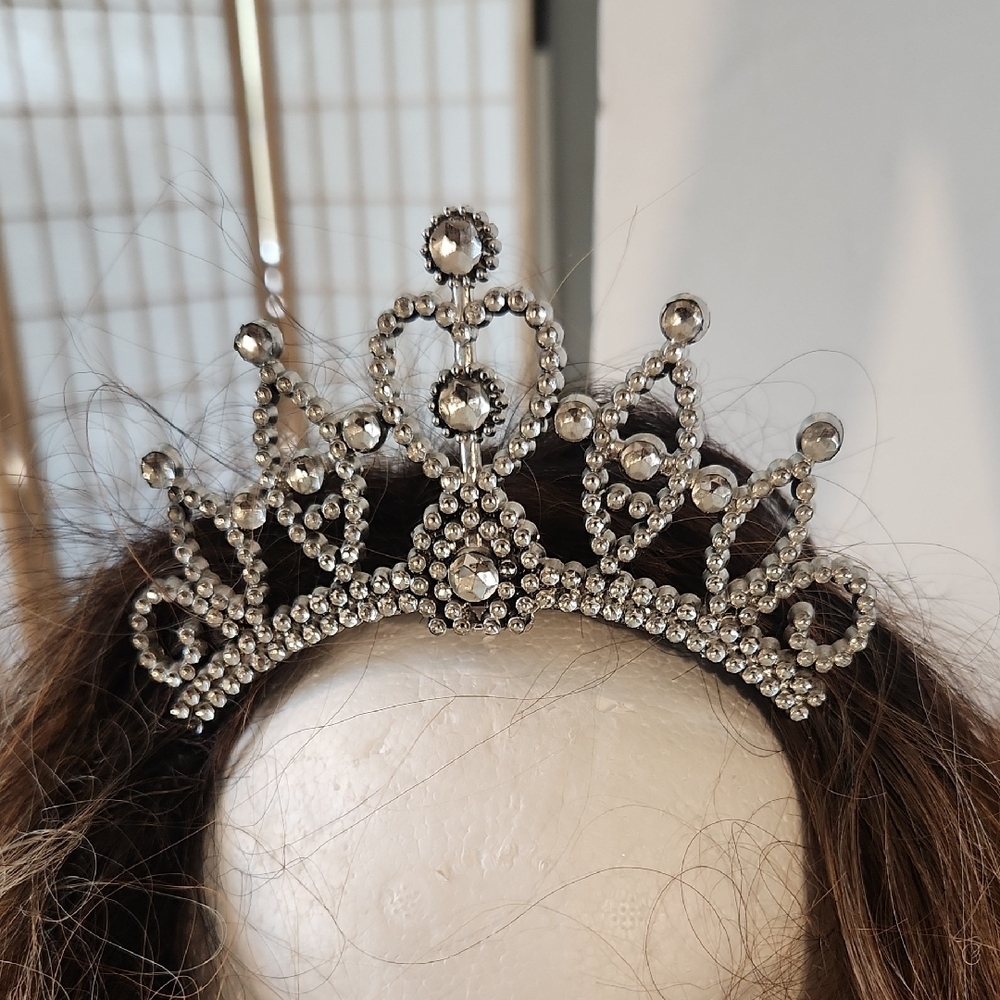 Tahari Silver Rhinestone Tiara Hair Crown - Picture 2 of 4